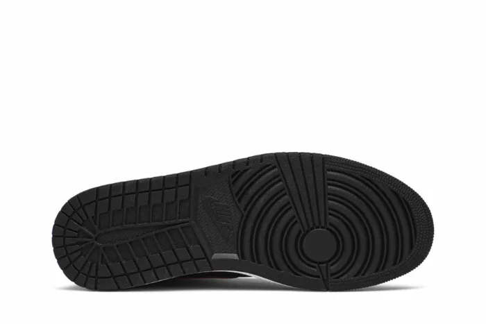 Air Jordan 1 Mid 'Bred' 554724-054 - Image 4