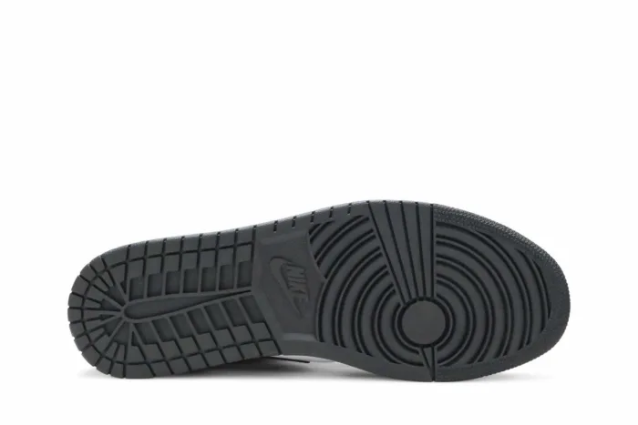 Air Jordan 1 Mid 'Chicago Black Toe' 554724-069 - Image 4
