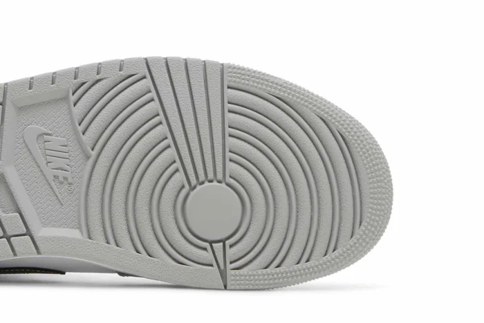 Air Jordan 1 Mid 'Light Smoke Grey' 554724-078 - Image 5