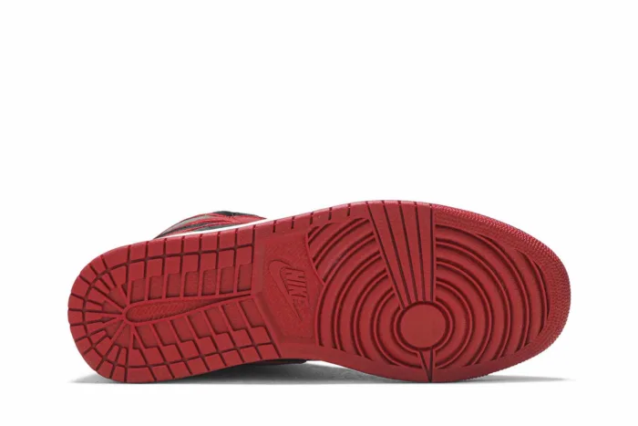 Air Jordan 1 Retro High OG 'Banned' 2016 555088-001 - Image 4