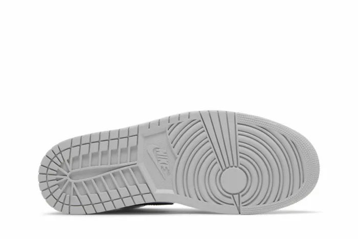 Air Jordan 1 Retro High OG 'Stage Haze' 555088-108 - Image 4