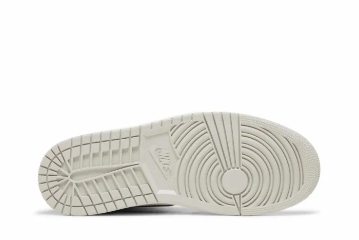 Air Jordan 1 Retro High OG 'White Cement' DZ5485-052 - Image 4