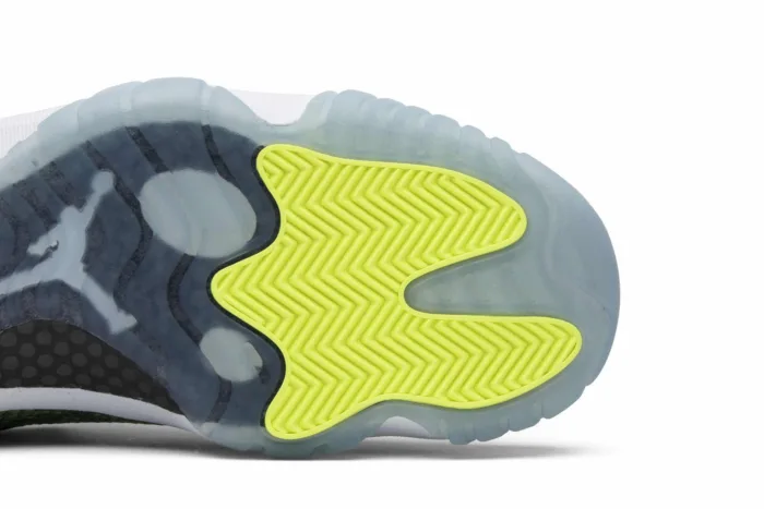 Air Jordan 11 Retro Low 'Snake' 528895-033 - Image 5
