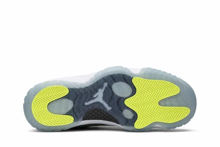 Air Jordan 11 Retro Low 'Snake' 528895-033 - Image 4