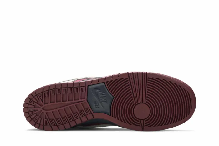 Dunk Low SB 'True Berry' BQ6817-001 - Image 4