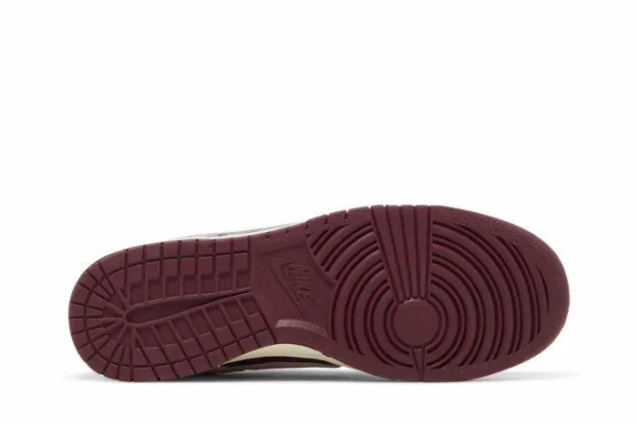 Nike Dunk Low Premium 'Valentine's Day 2023' DR9705-100 - Image 4