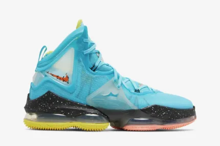 Nike LeBron 19 'Christmas' DC9338-400