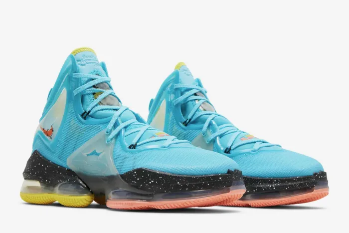 Nike LeBron 19 'Christmas' DC9338-400 - Image 8